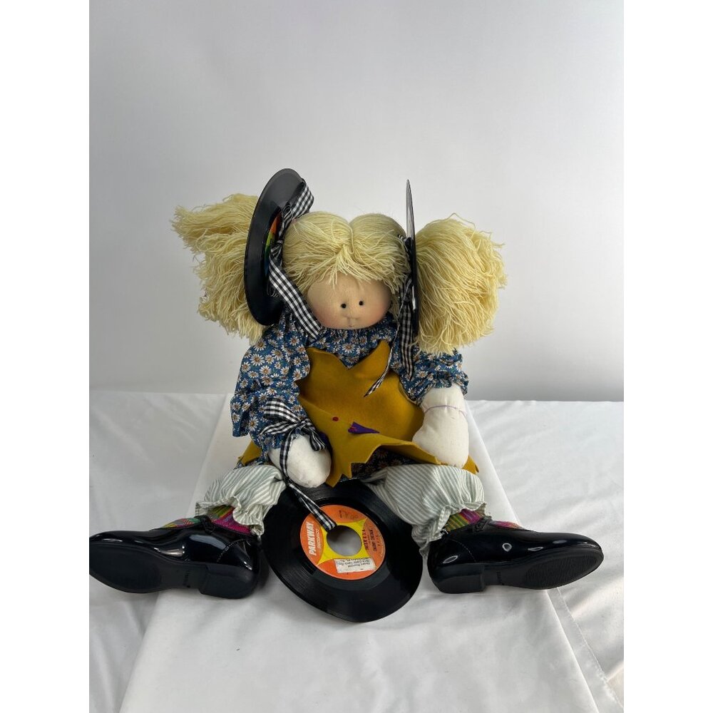 Little Souls 1995 Gina Doll By Gretchen Wilson With Records & Daisy Outfit